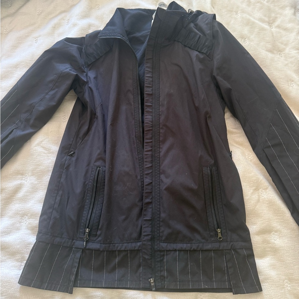lululemon lightweight jacket with hood size 4